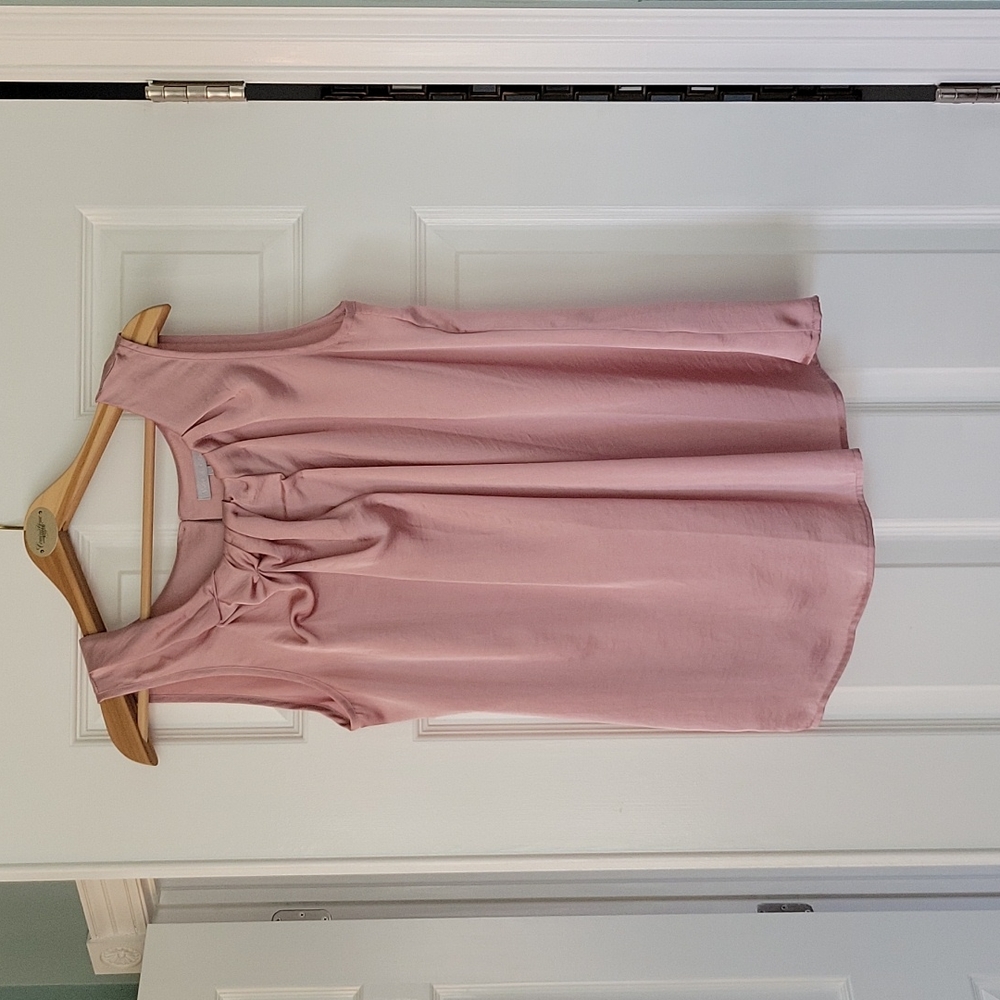 Violet & Claire dusty pink sleeveless women's blouse. Sz M. Gathered neck